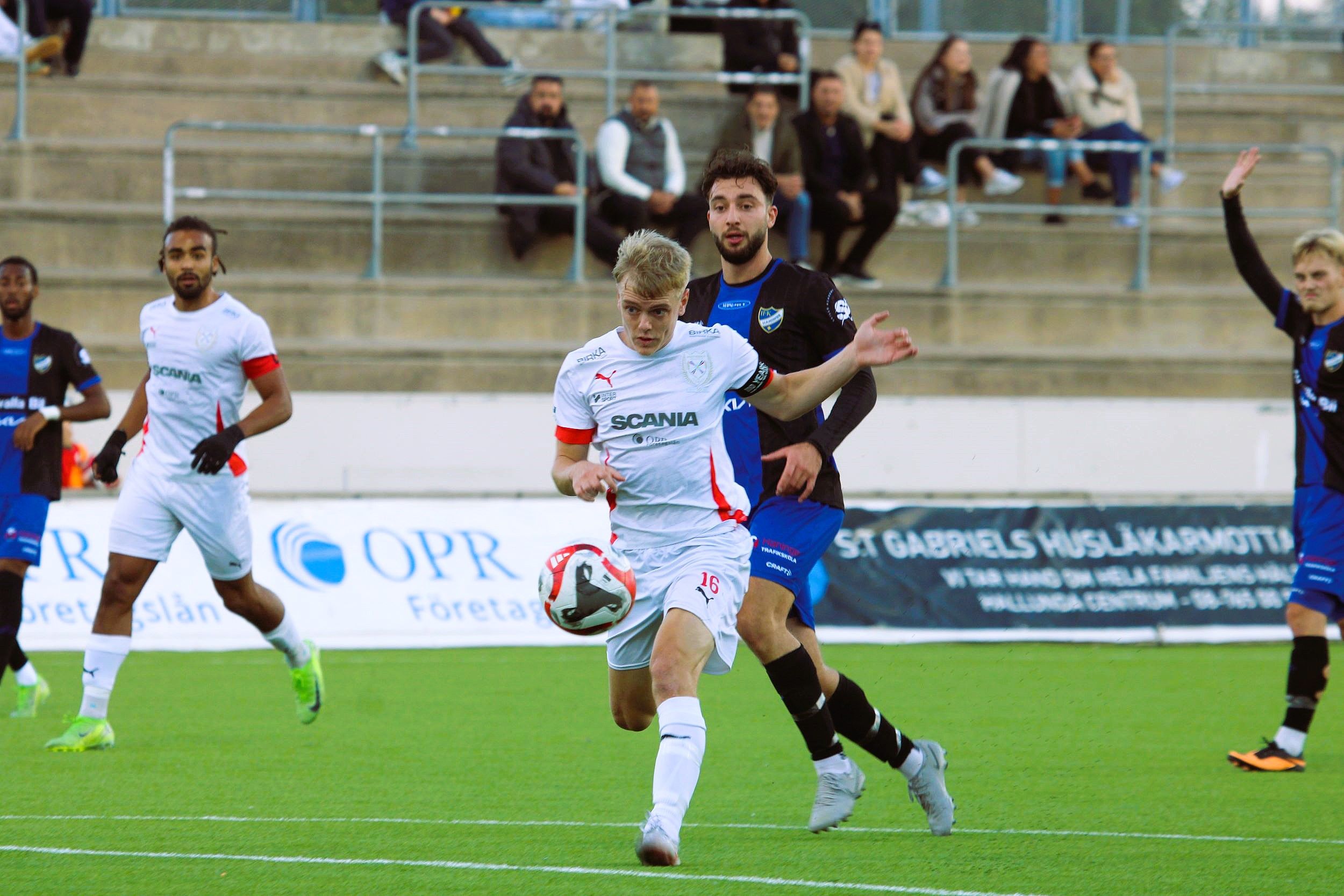 Linus Hillemar avslutade målskyttet och släppte knutarna för sitt Assyriska