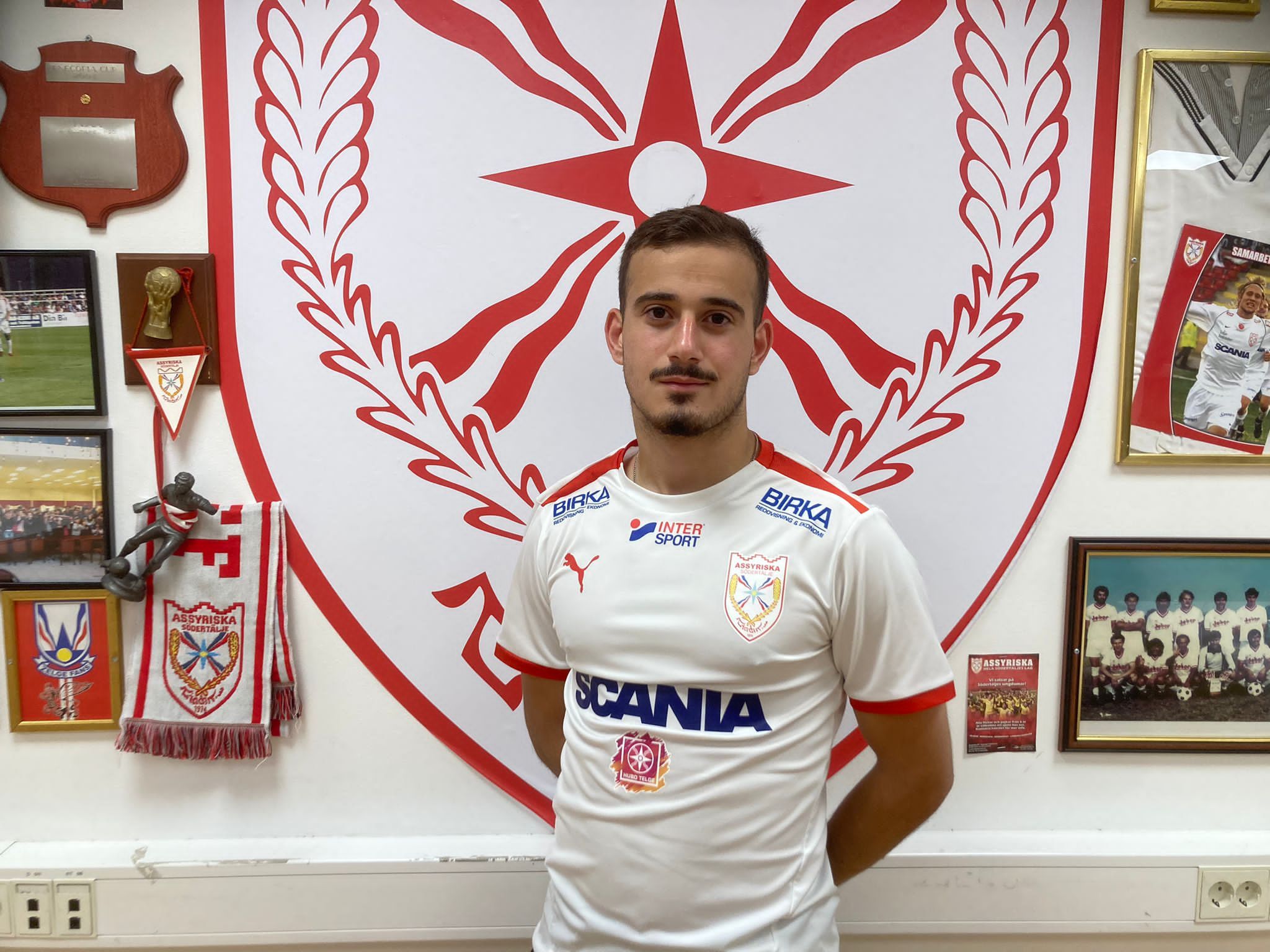 Mittfältare förstärker Assyriska FF