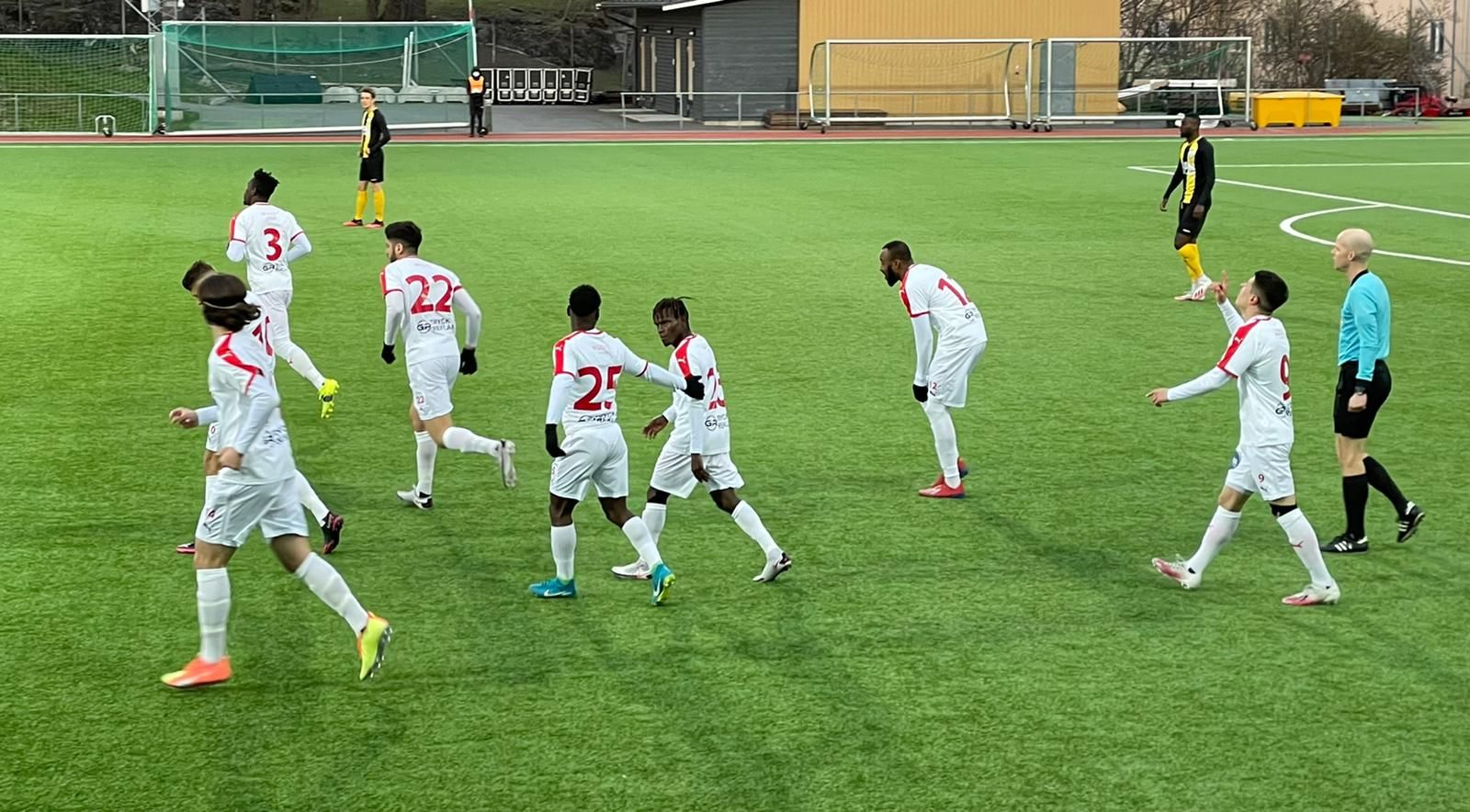 Stor glädje efter Antonio Yakoubs 0-2 mål [FOTO: Emanuel Barmasi]