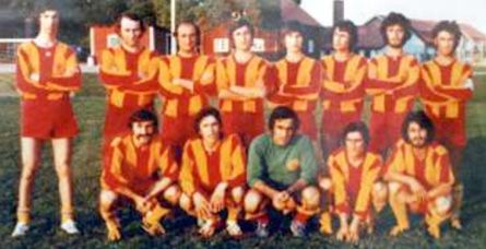 Assyriska FF i sina allra första matchställ, 1976.