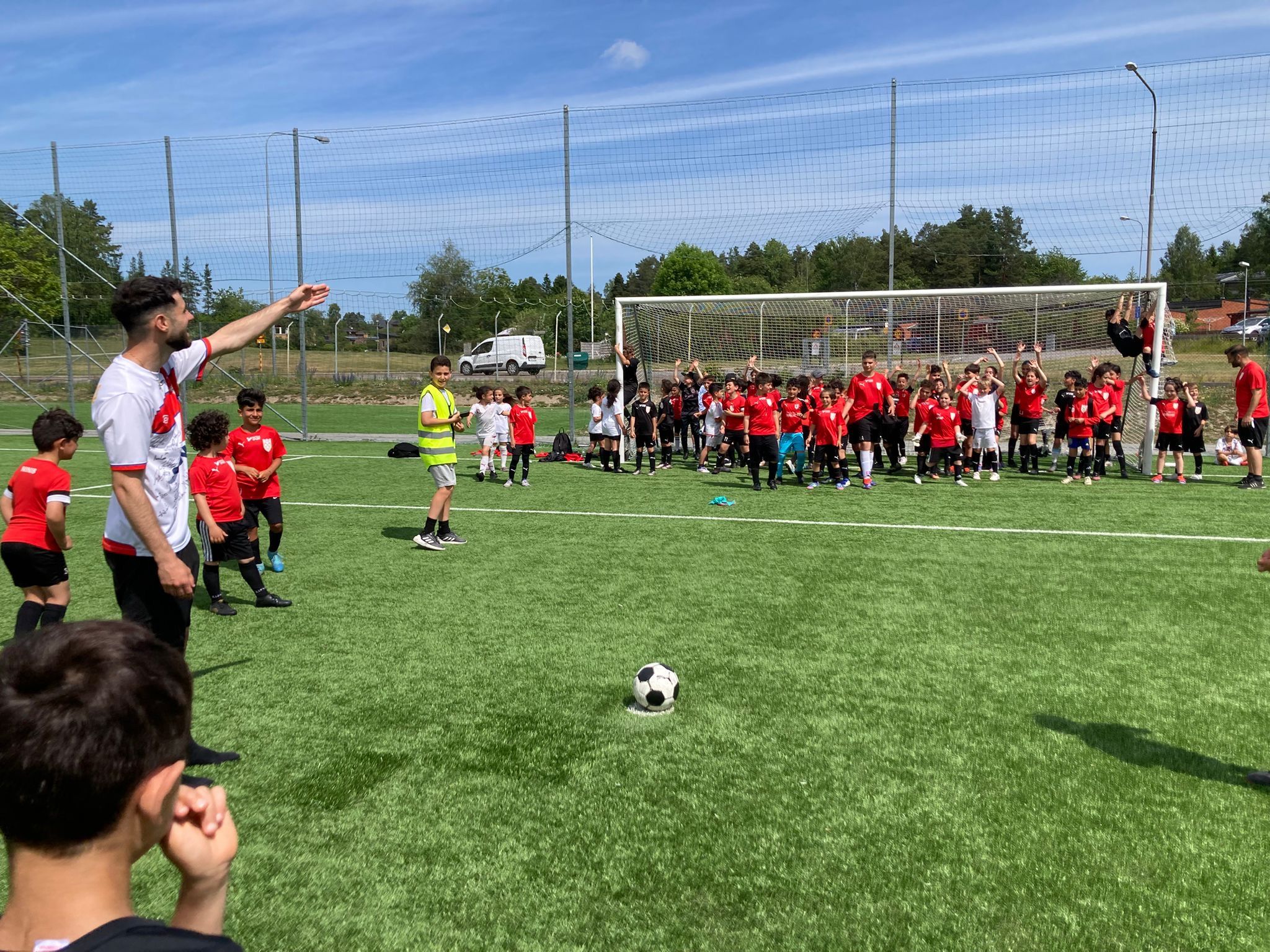 Aphrem reducerade genom en straff, men hans lag förlorade mot barnen med 4-1.
