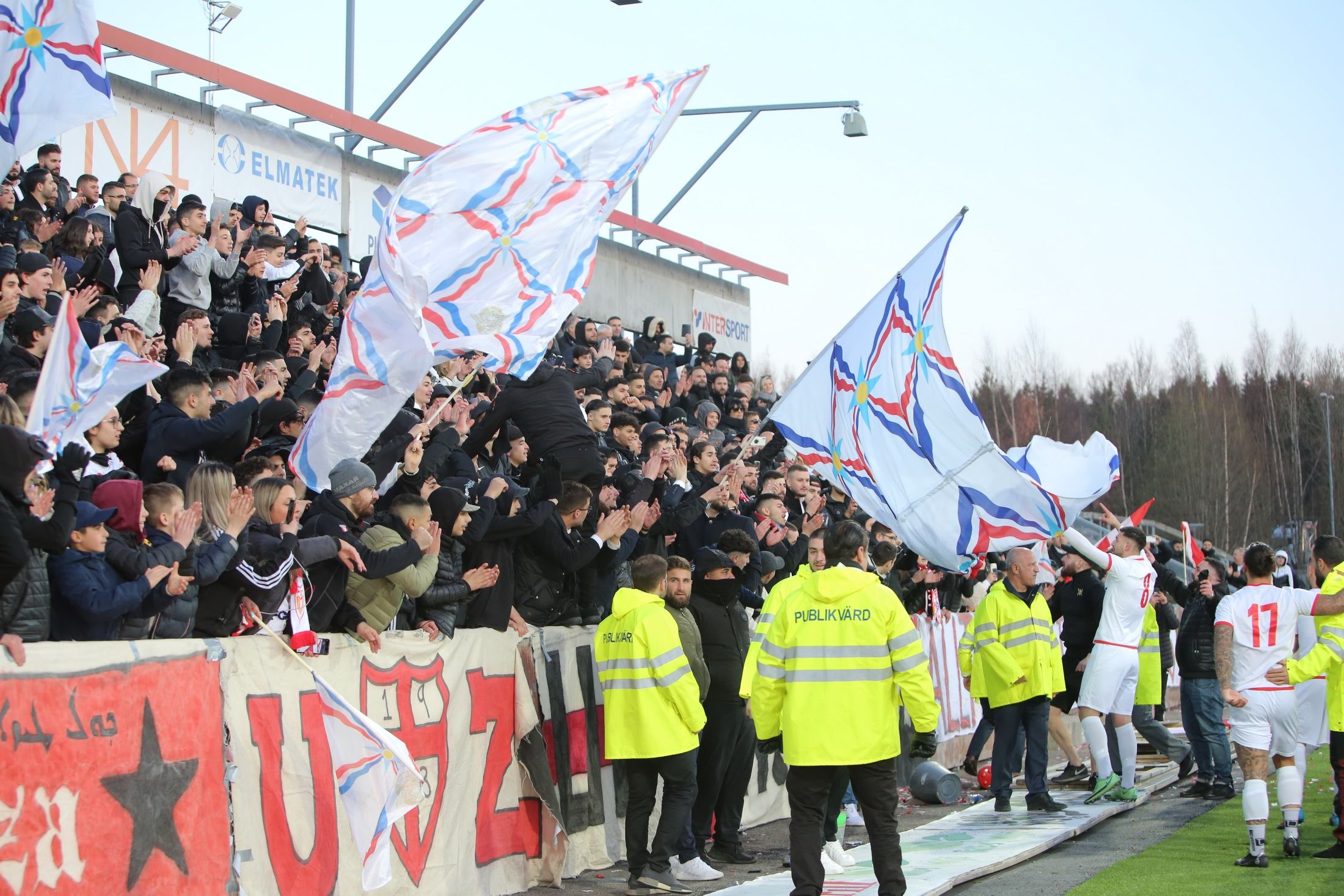 Zelge Fans firar derbysegern från 2022