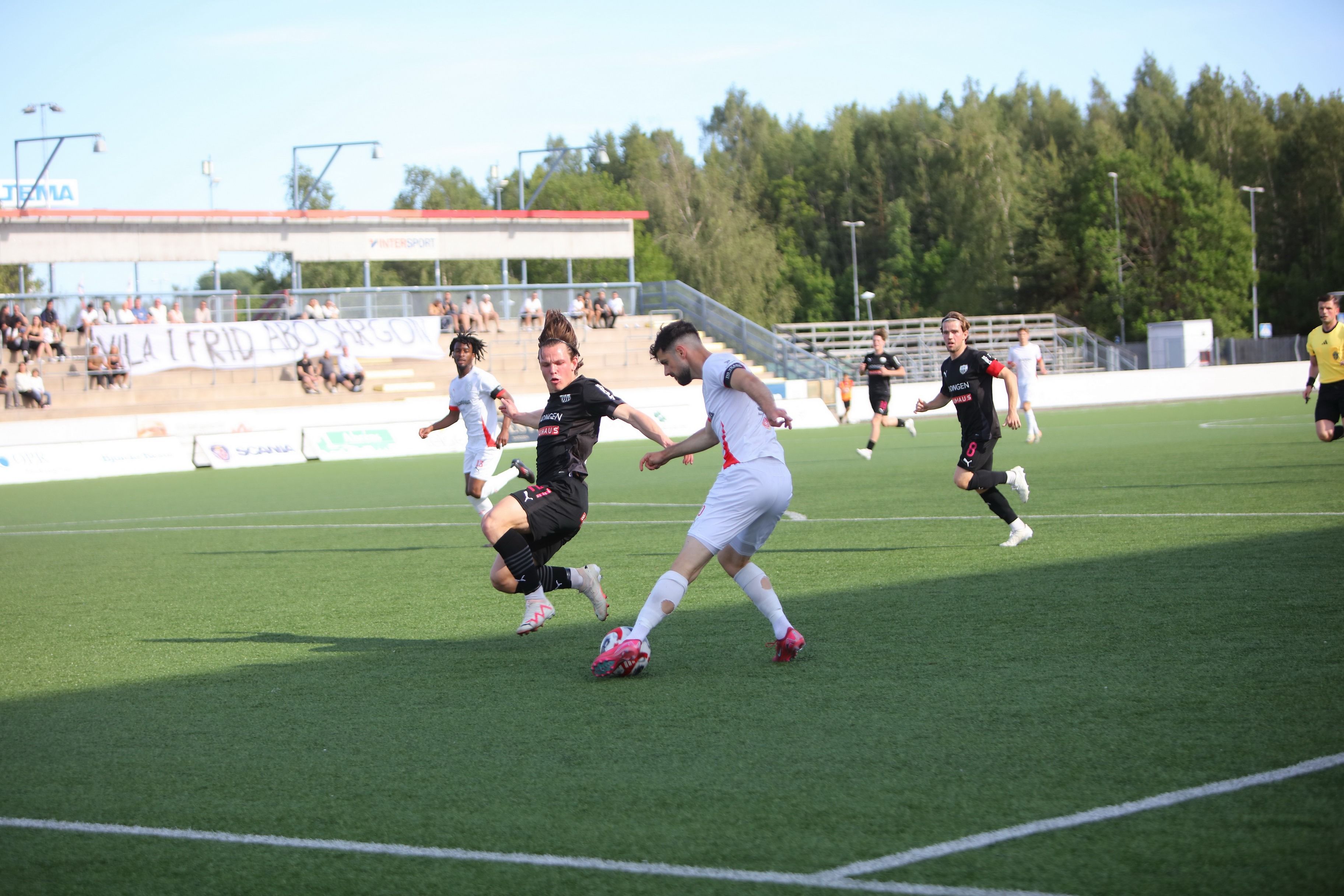 Aphrem med inspel till Jarett som så när gav 1-0